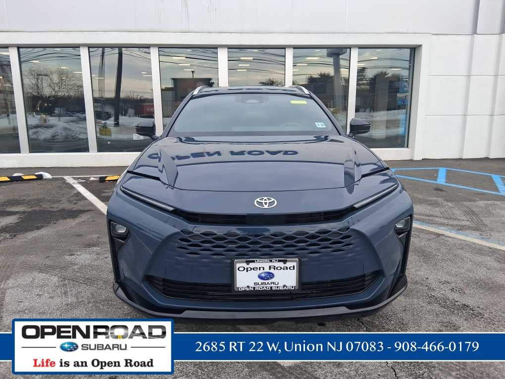 2025 Toyota Crown Signia XLE