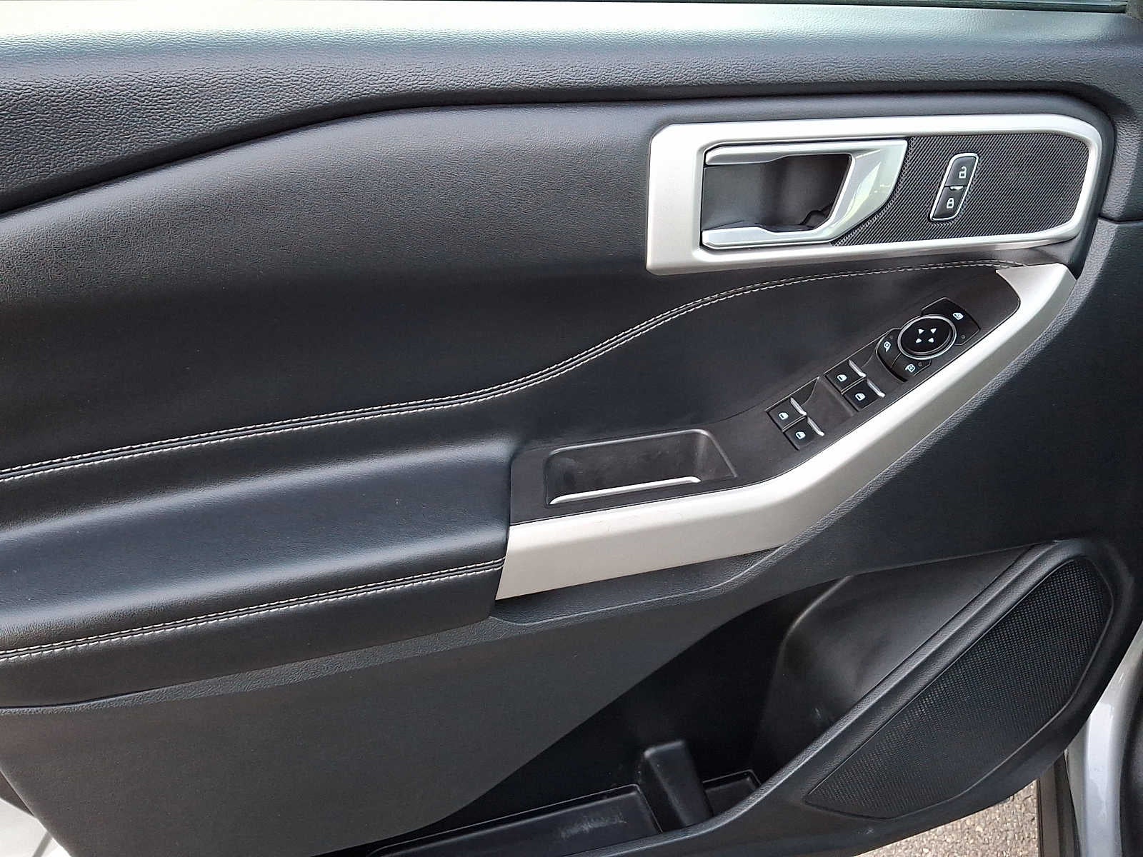 2023 Ford Explorer XLT RWD