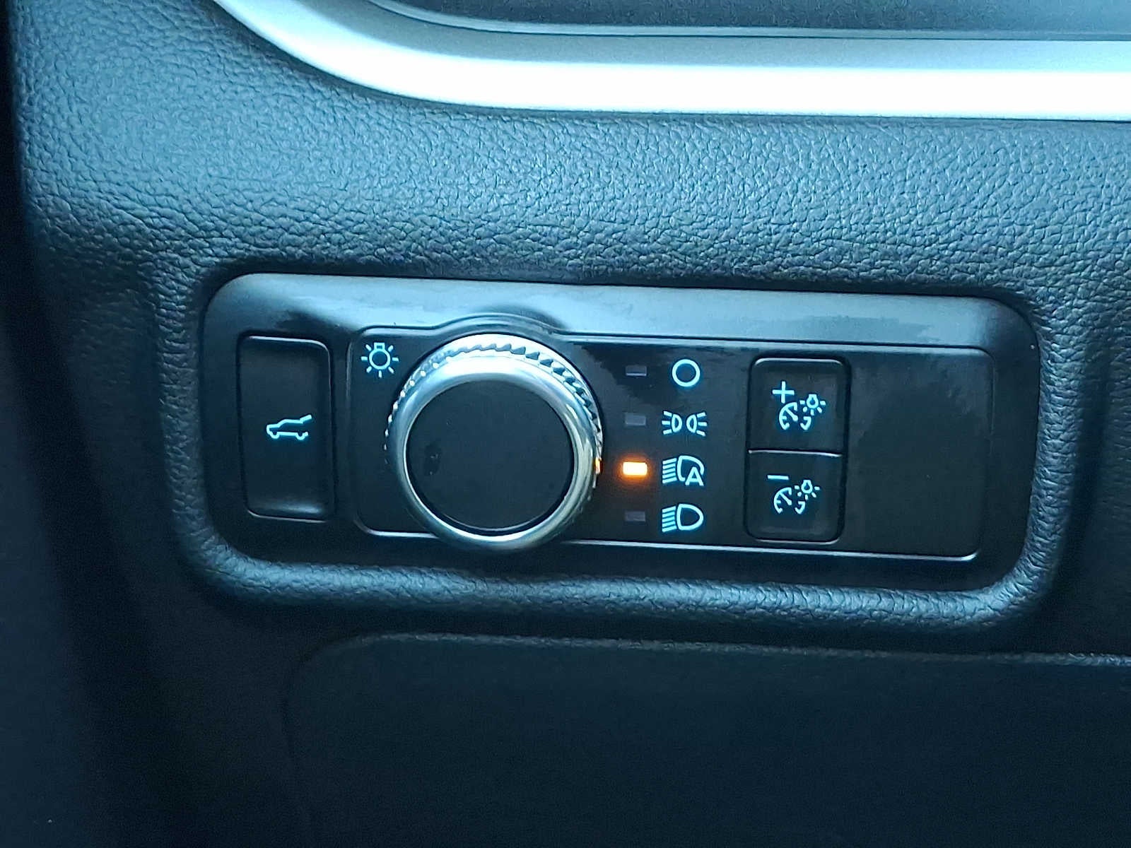 2023 Ford Explorer XLT RWD