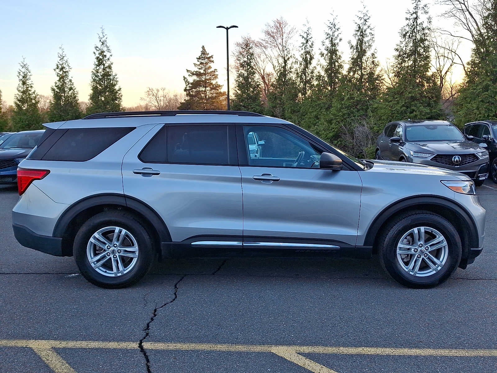 2023 Ford Explorer XLT RWD