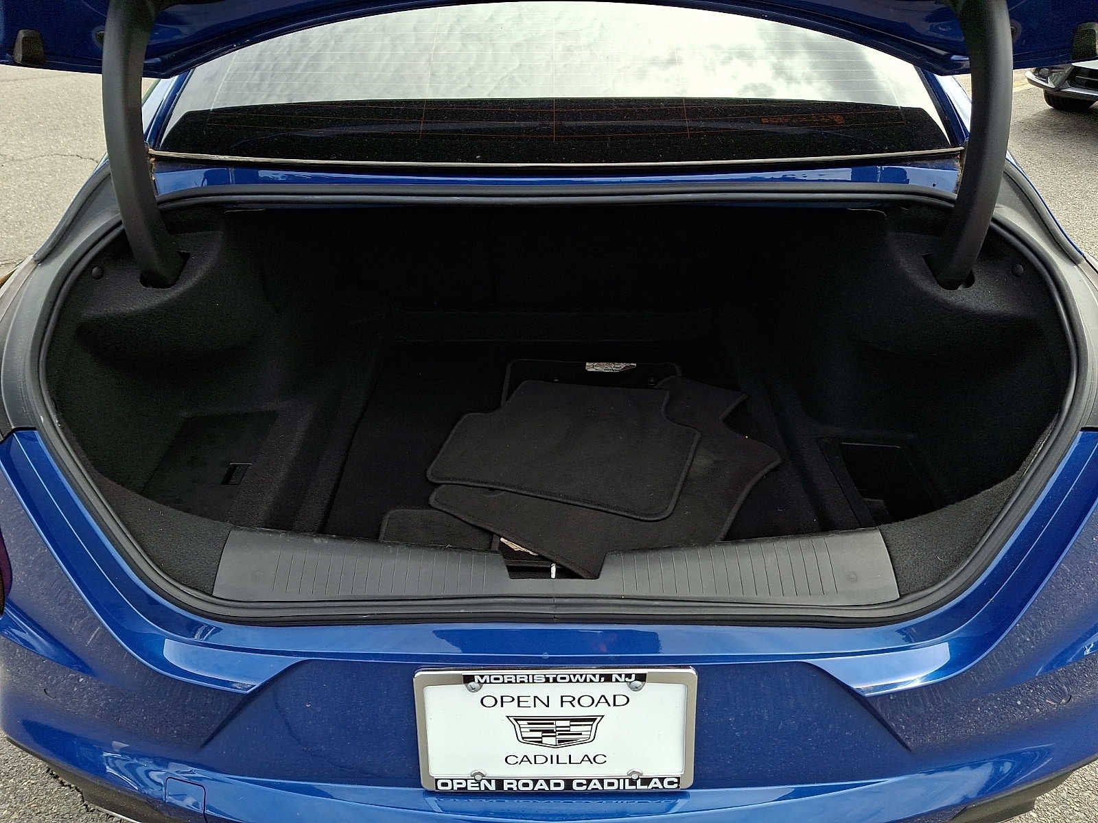 2023 Cadillac CT4 4dr Sdn Luxury