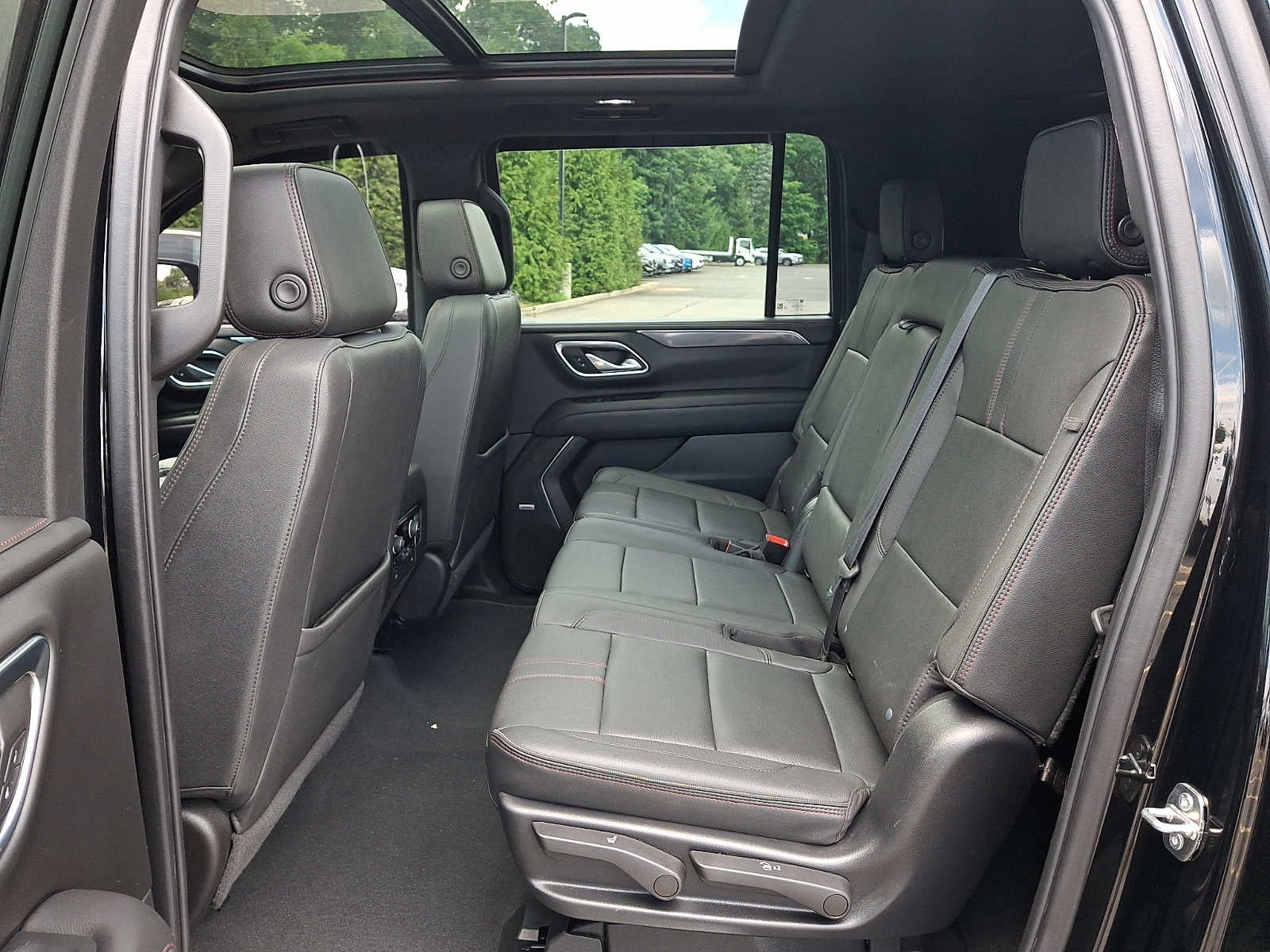 2022 Chevrolet Suburban 4WD 4dr RST