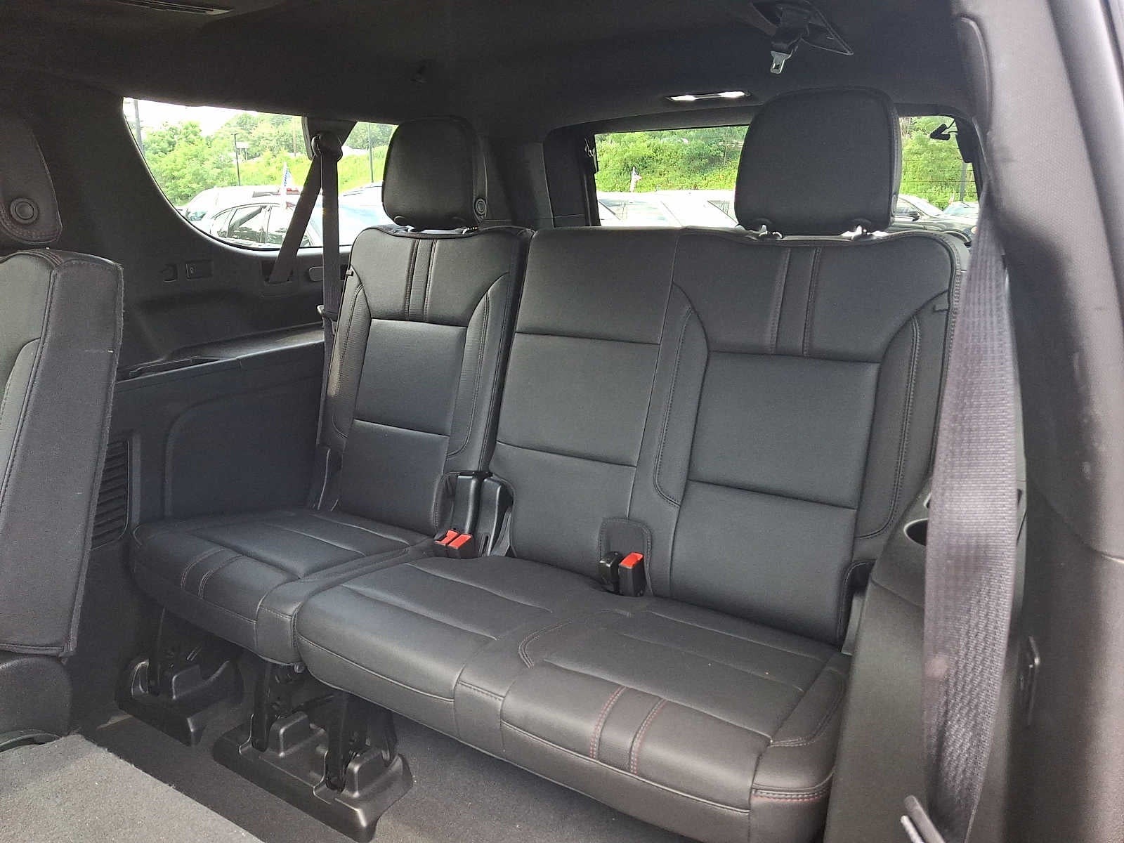 2022 Chevrolet Suburban 4WD 4dr RST