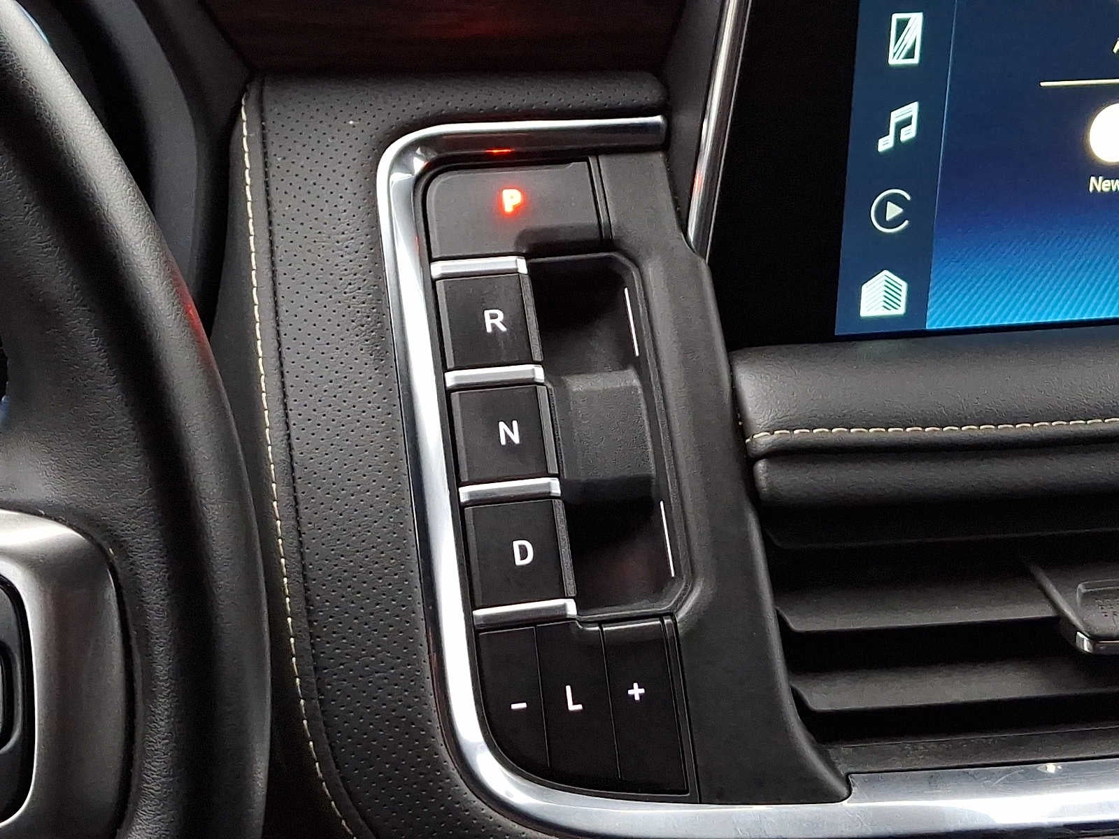 2024 Chevrolet Suburban 4WD 4dr Premier