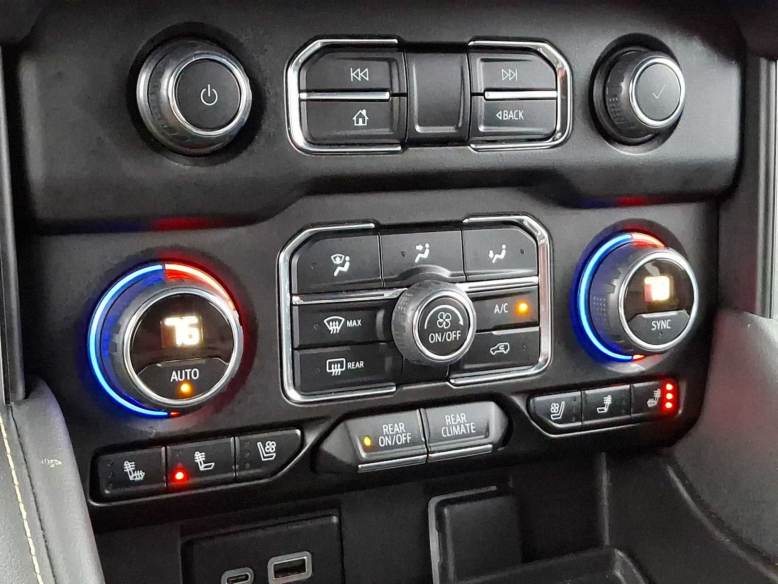 2024 Chevrolet Suburban 4WD 4dr Premier