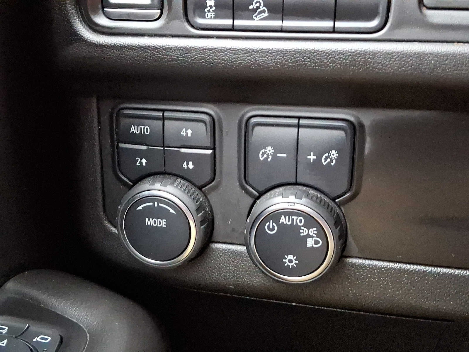 2024 Chevrolet Suburban 4WD 4dr Premier