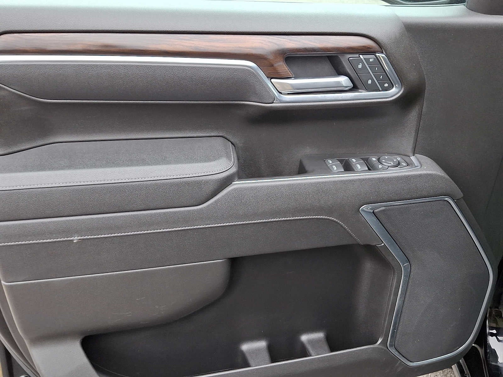 2025 GMC Sierra 1500 4WD Crew Cab 147 SLT