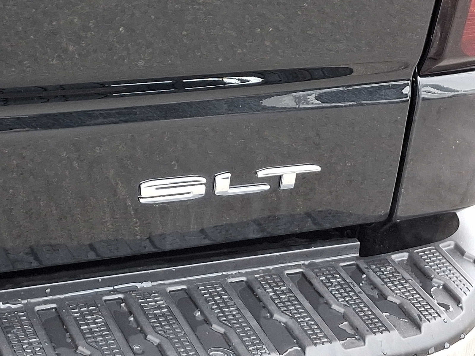 2025 GMC Sierra 1500 4WD Crew Cab 147 SLT