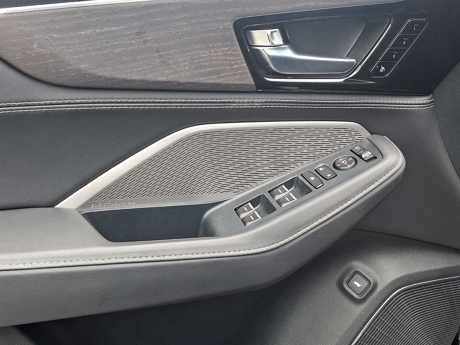 2023 Acura MDX SH-AWD w/Advance Package