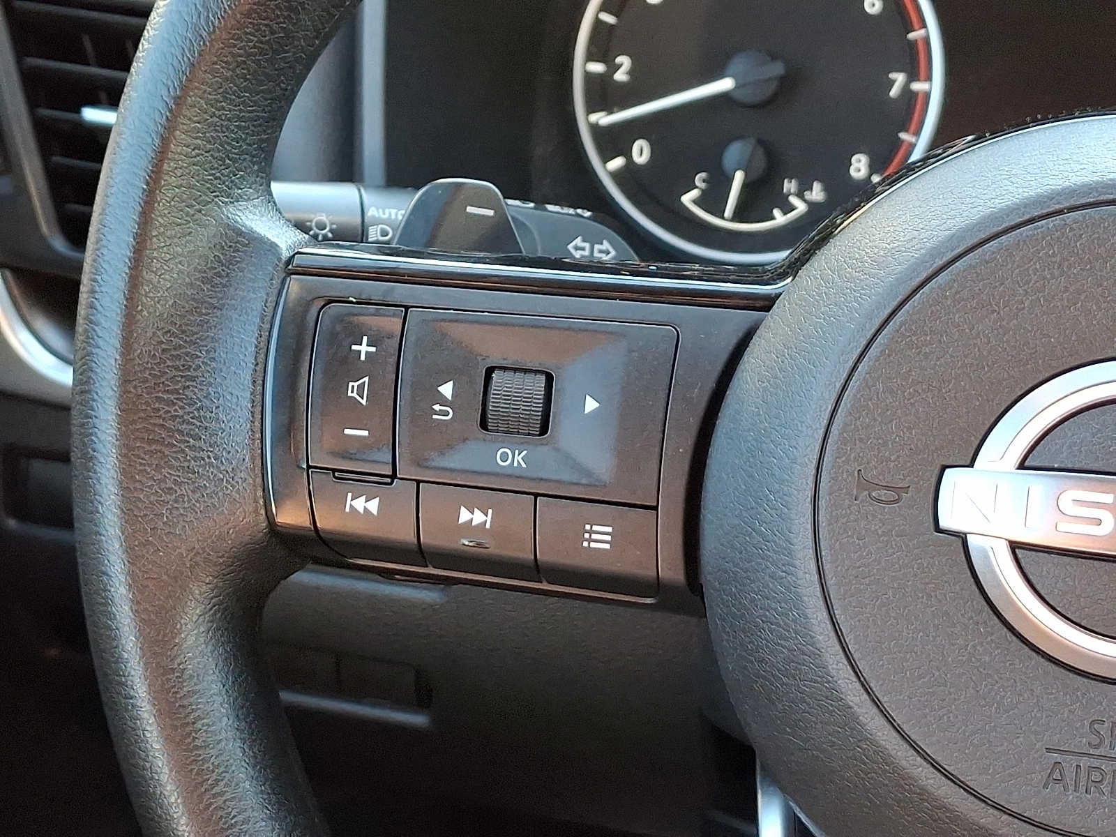 2023 Nissan Rogue FWD SV