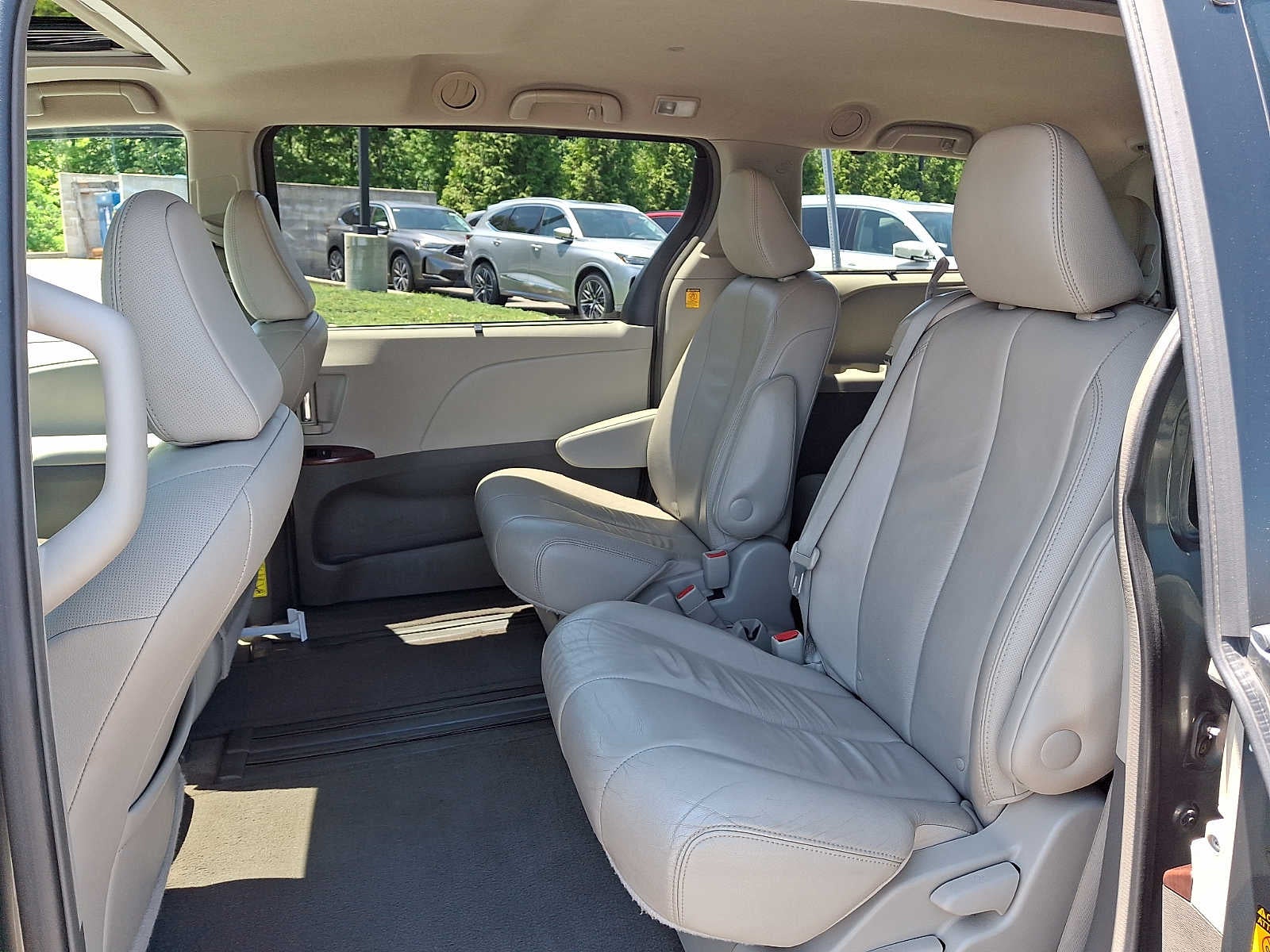 2013 Toyota Sienna 5dr 8-Pass Van V6 XLE FWD