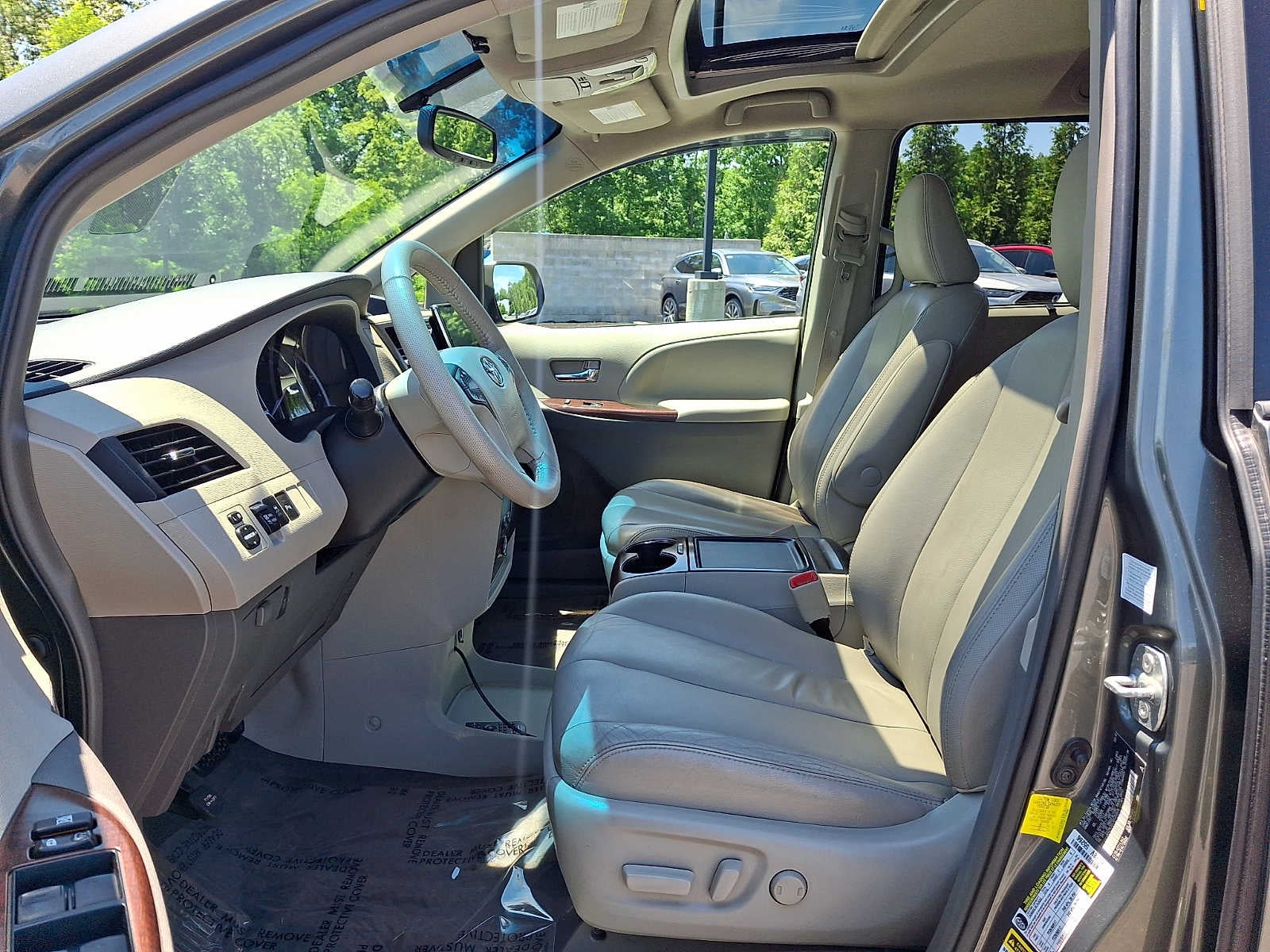 2013 Toyota Sienna 5dr 8-Pass Van V6 XLE FWD