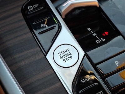 2025 BMW X7 xDrive40i Sports Activity Vehicle