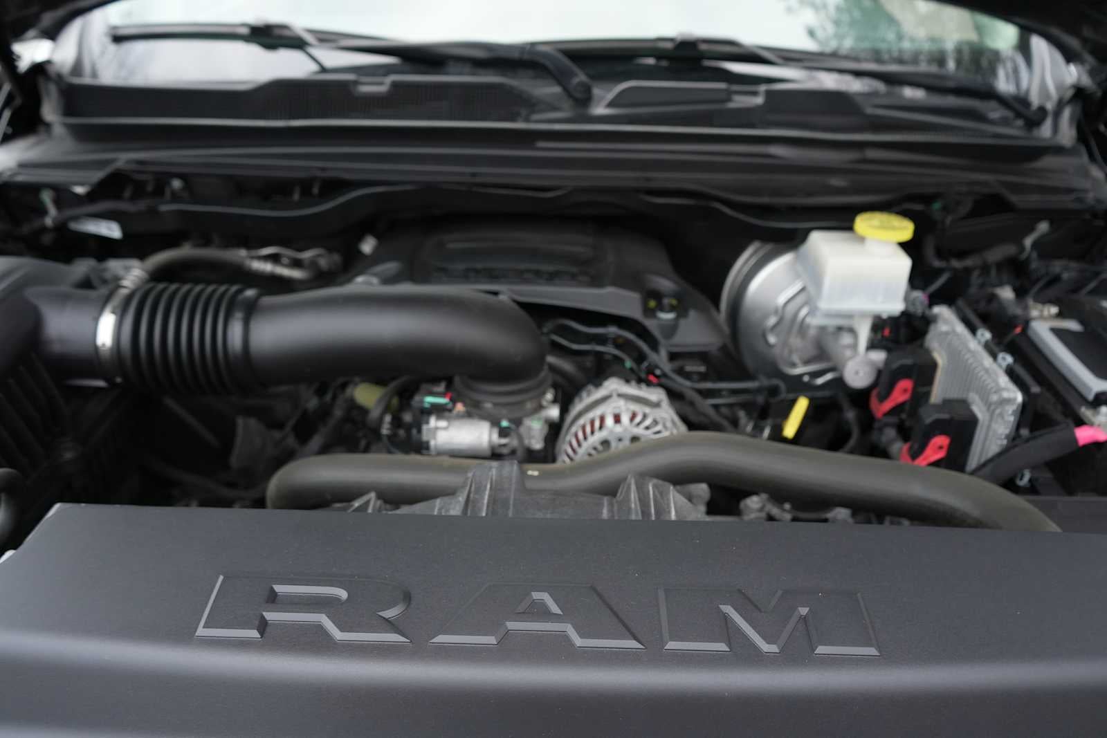 2022 RAM 1500 Laramie 4x4 Crew Cab 57 Box