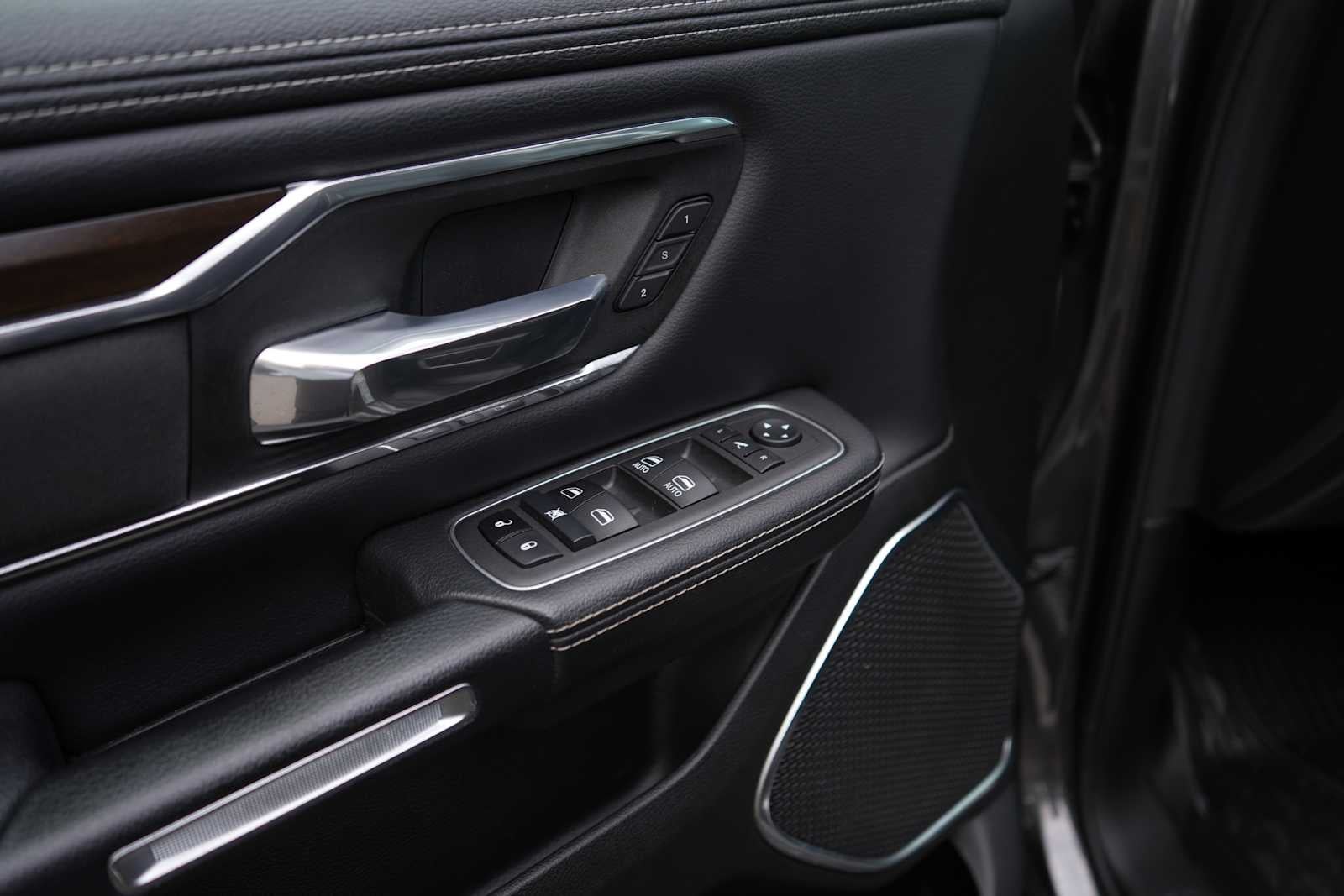 2022 RAM 1500 Laramie 4x4 Crew Cab 57 Box