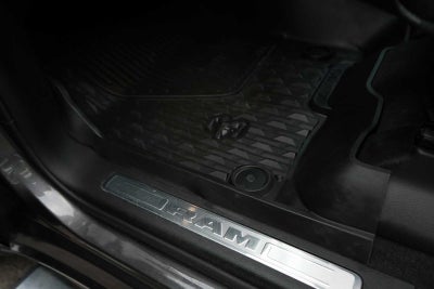 2022 RAM 1500 Laramie 4x4 Crew Cab 57 Box