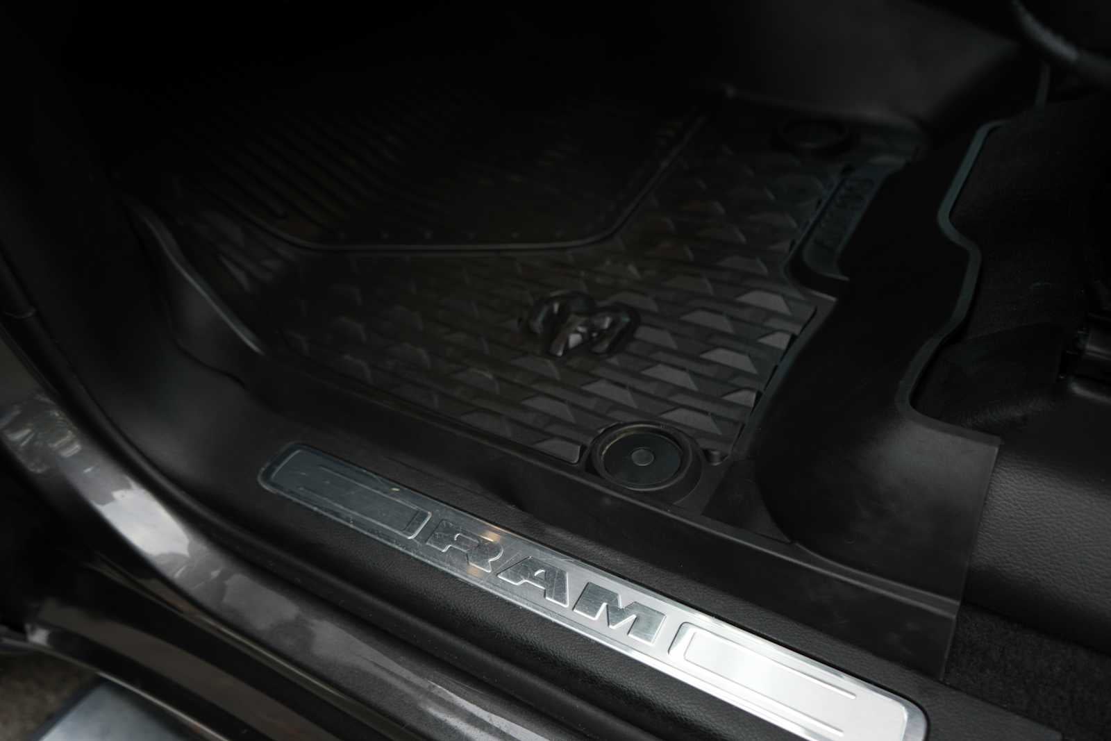 2022 RAM 1500 Laramie 4x4 Crew Cab 57 Box