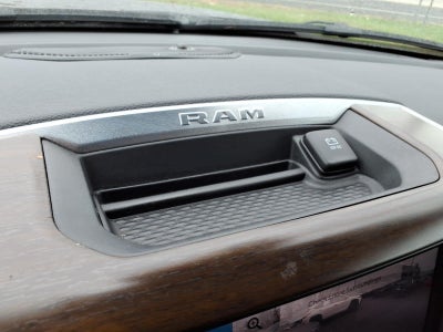 2022 RAM 1500 Laramie 4x4 Crew Cab 57 Box