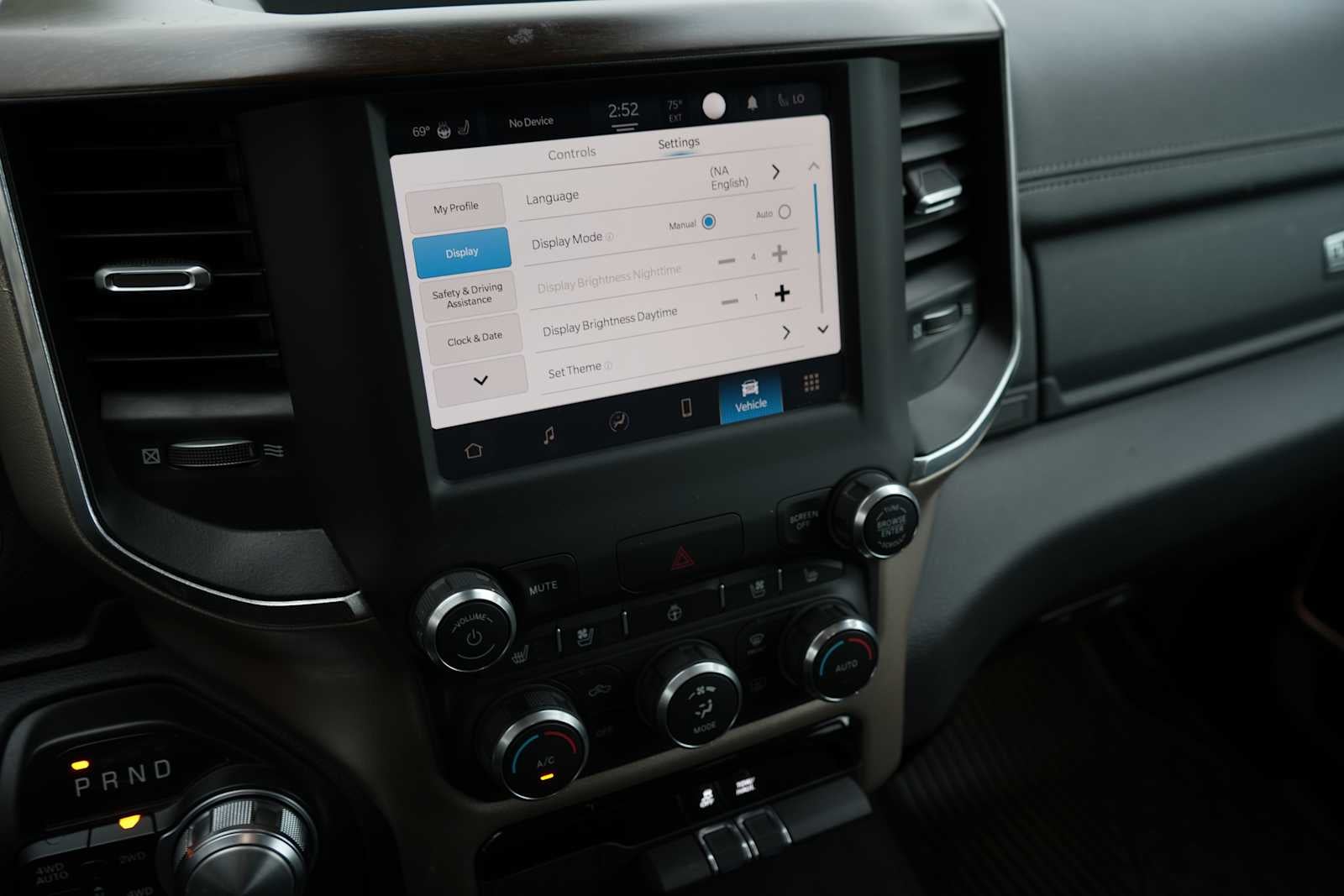 2022 RAM 1500 Laramie 4x4 Crew Cab 57 Box