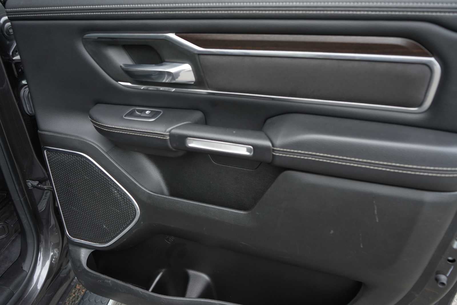 2022 RAM 1500 Laramie 4x4 Crew Cab 57 Box