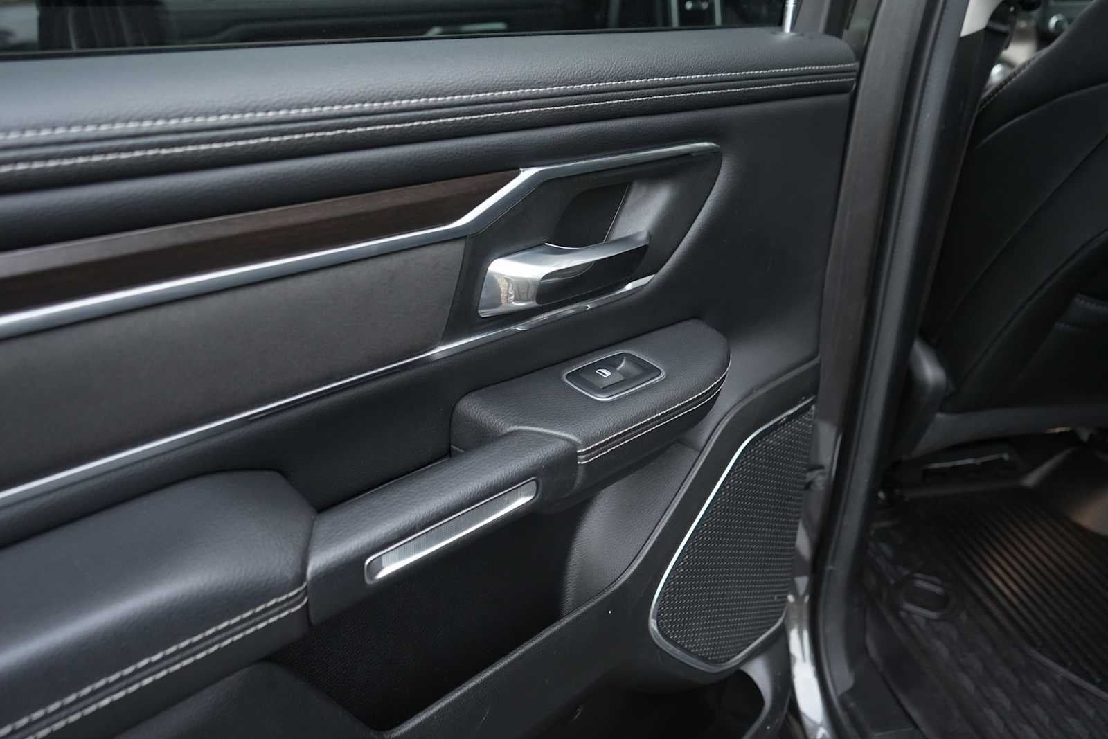 2022 RAM 1500 Laramie 4x4 Crew Cab 57 Box