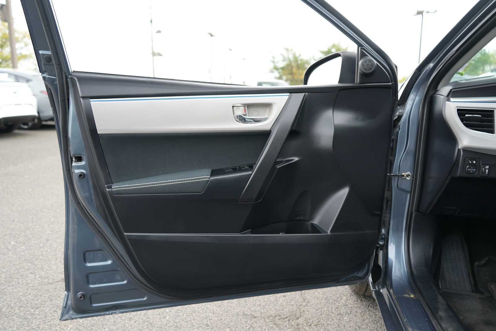 2015 Toyota Corolla 4dr Sdn CVT LE