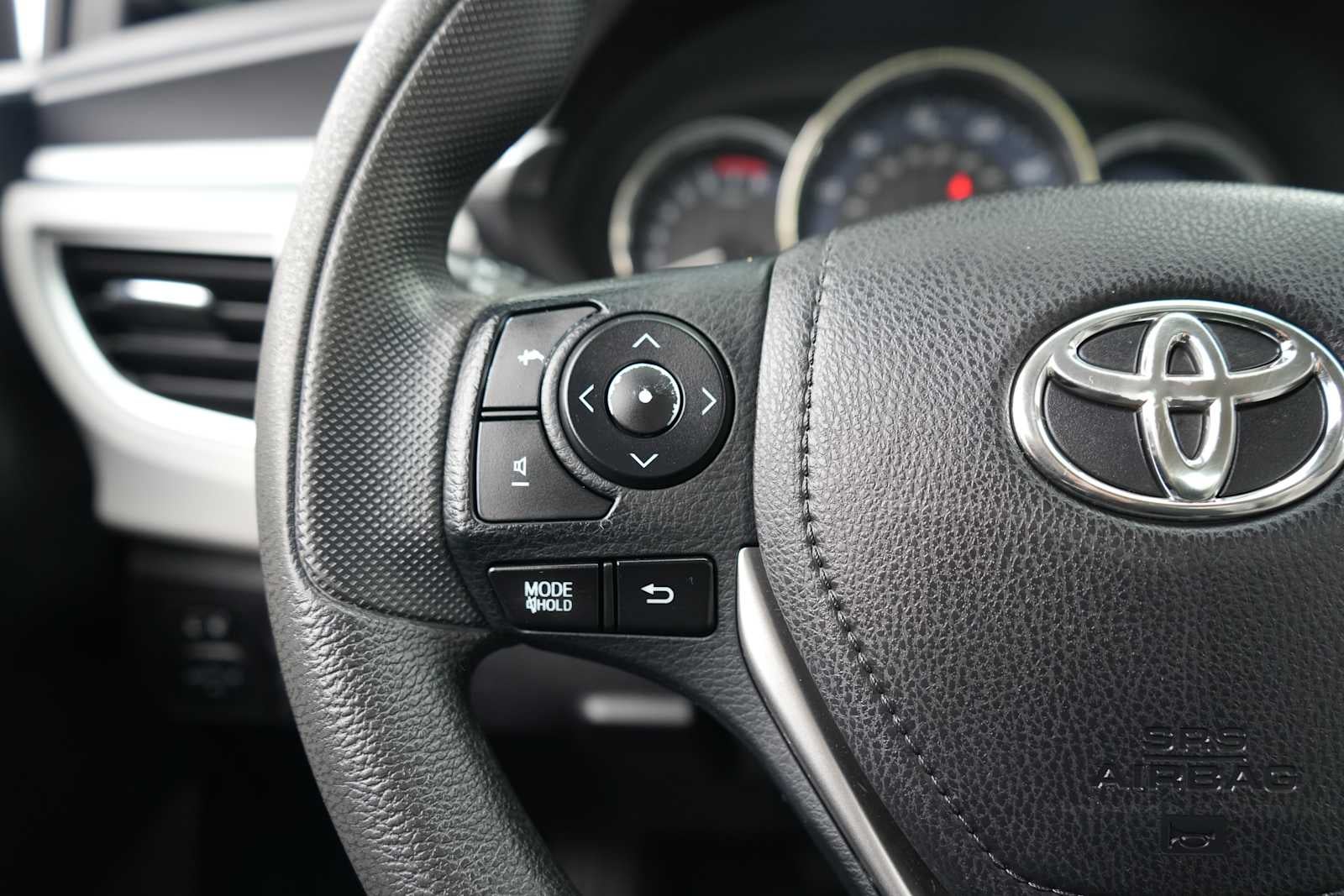 2015 Toyota Corolla 4dr Sdn CVT LE