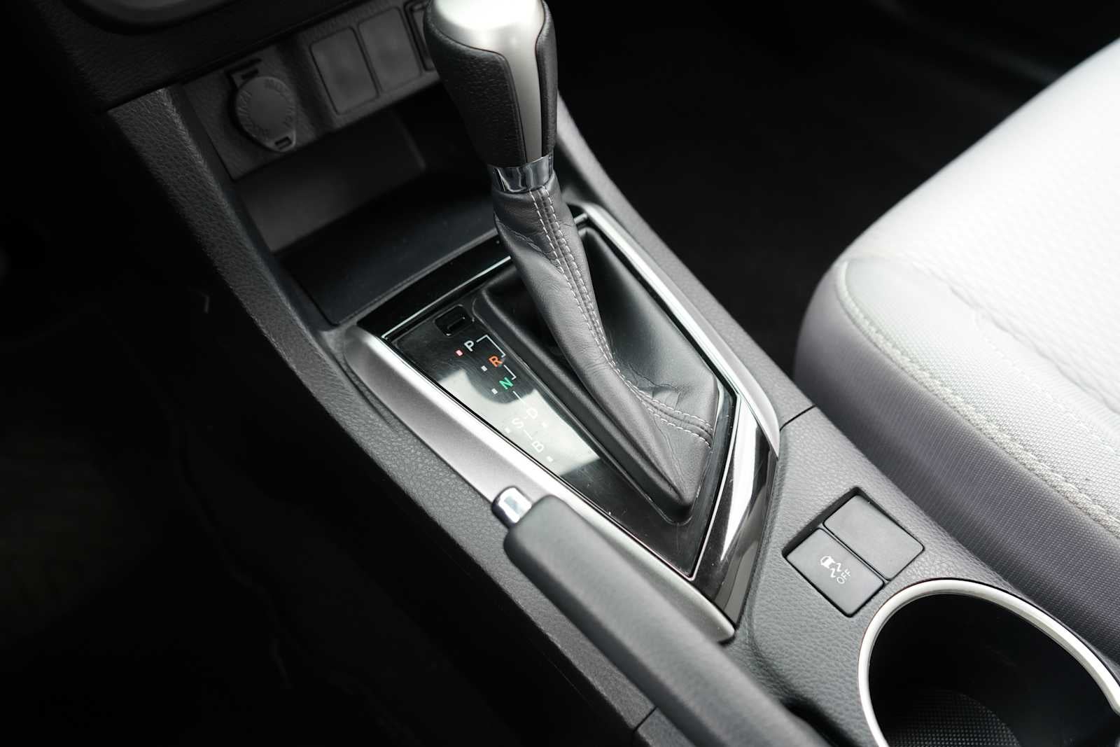 2015 Toyota Corolla 4dr Sdn CVT LE