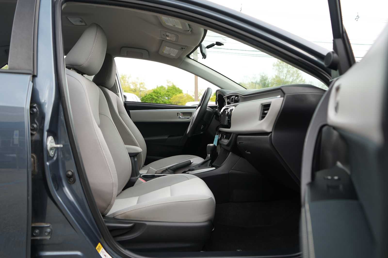 2015 Toyota Corolla 4dr Sdn CVT LE