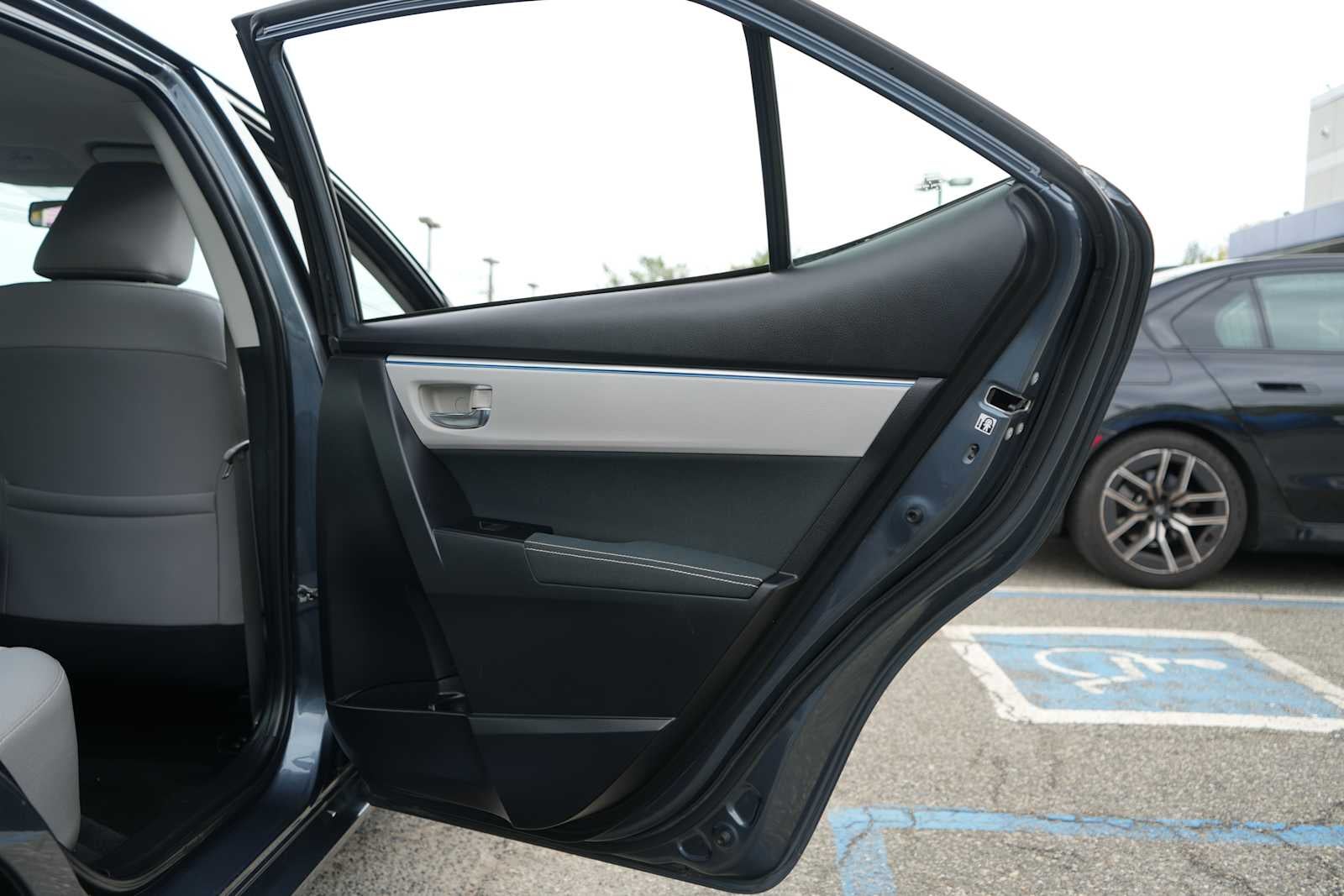 2015 Toyota Corolla 4dr Sdn CVT LE