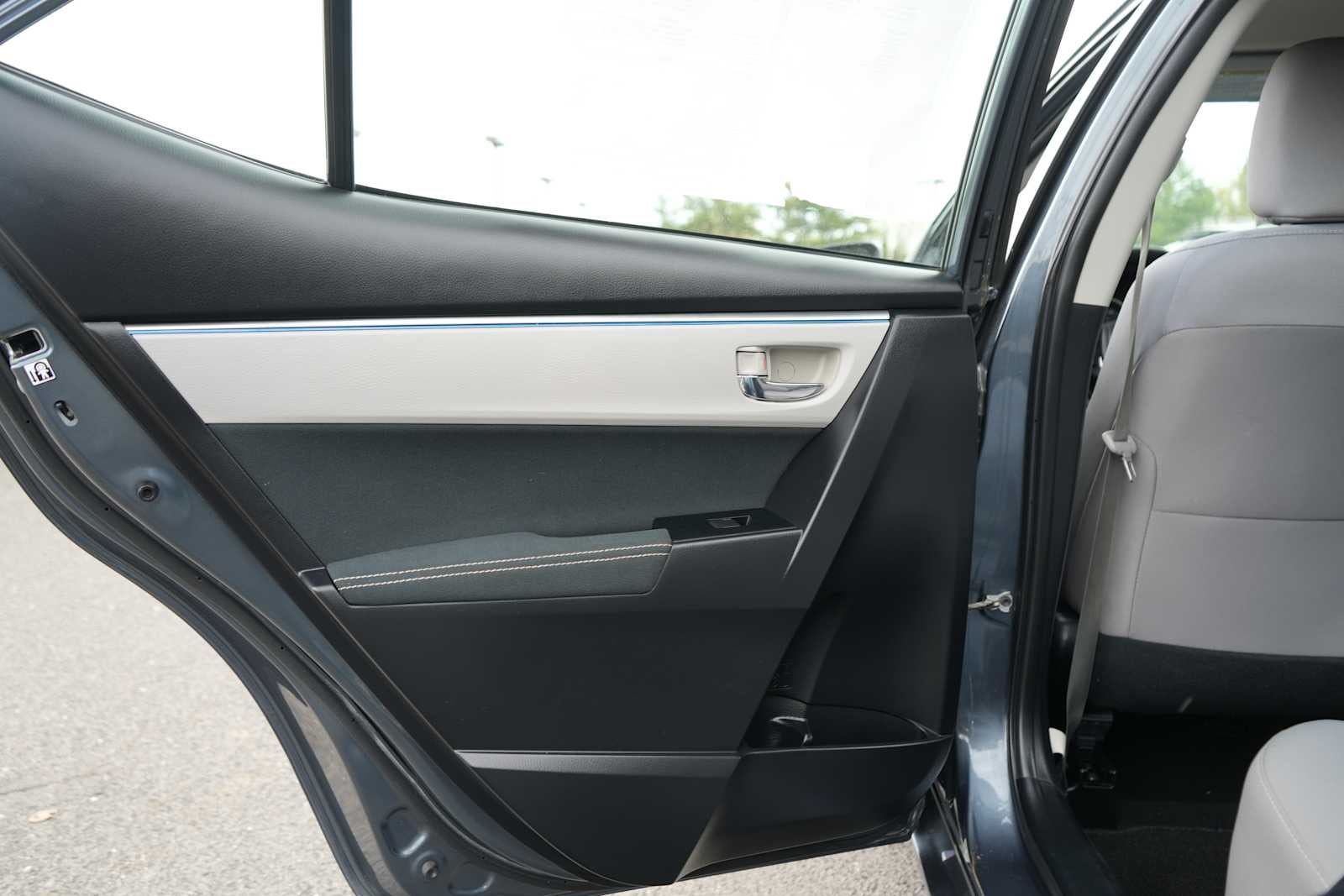 2015 Toyota Corolla 4dr Sdn CVT LE