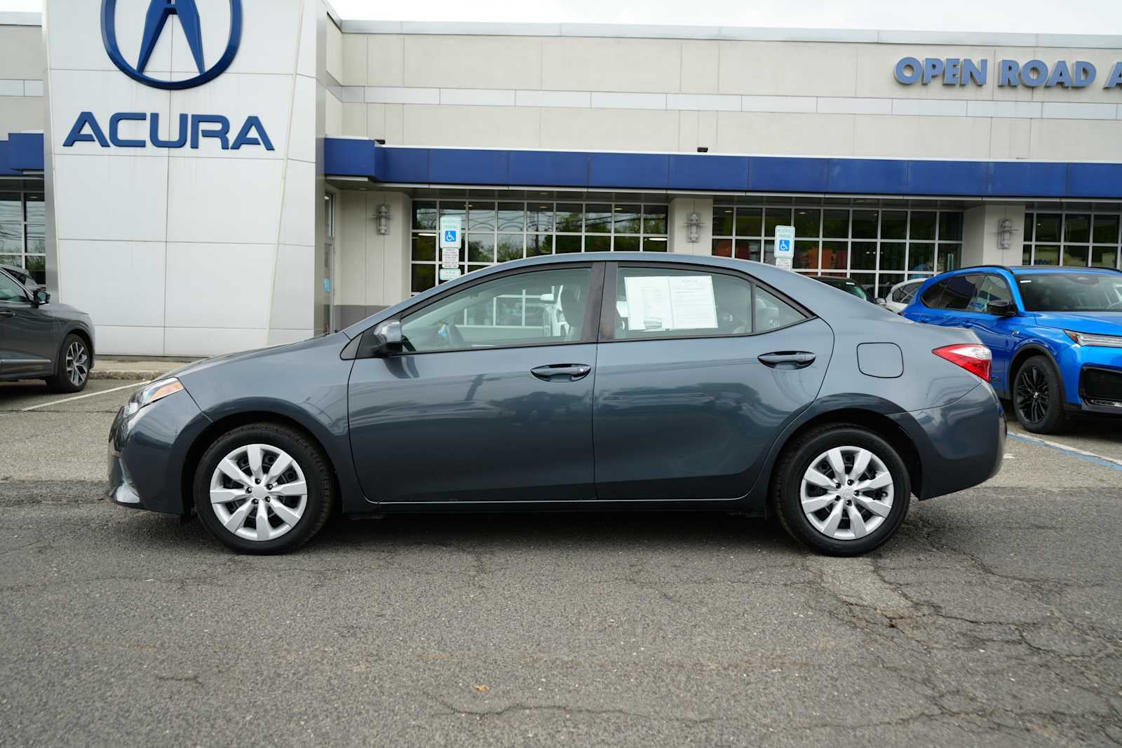 2015 Toyota Corolla 4dr Sdn CVT LE