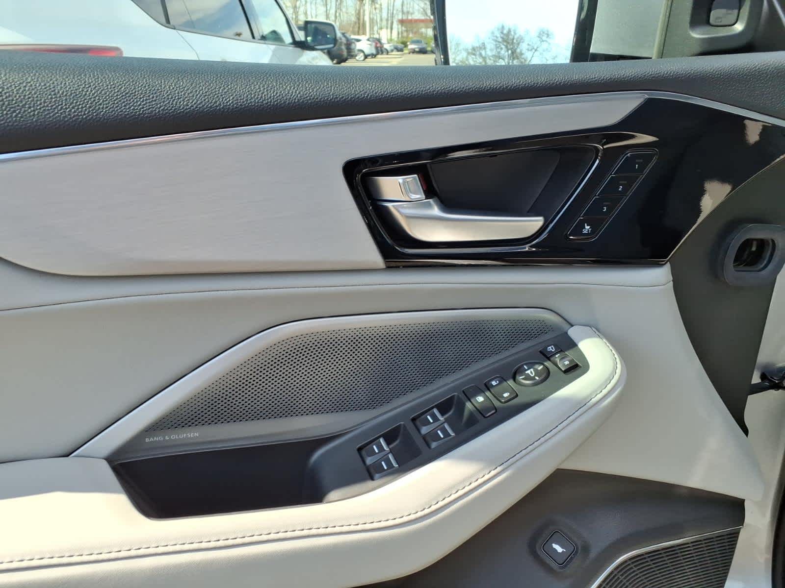 2025 Acura MDX SH-AWD w/Technology Package