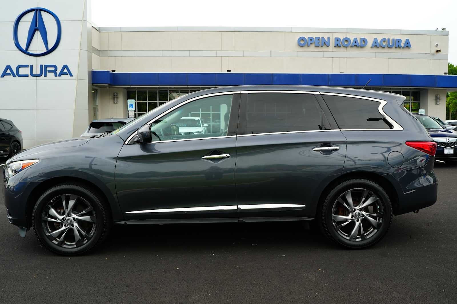 2013 INFINITI JX35 AWD 4dr