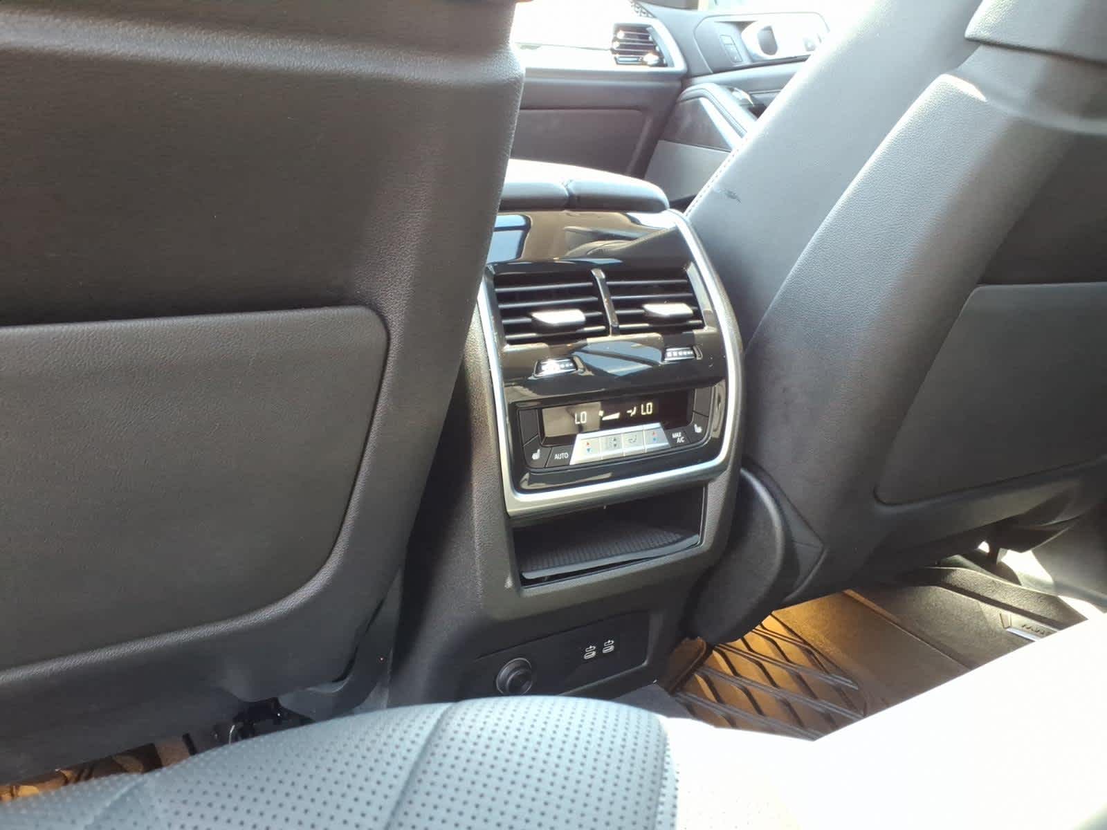 2024 BMW X7 xDrive40i Sports Activity Vehicle