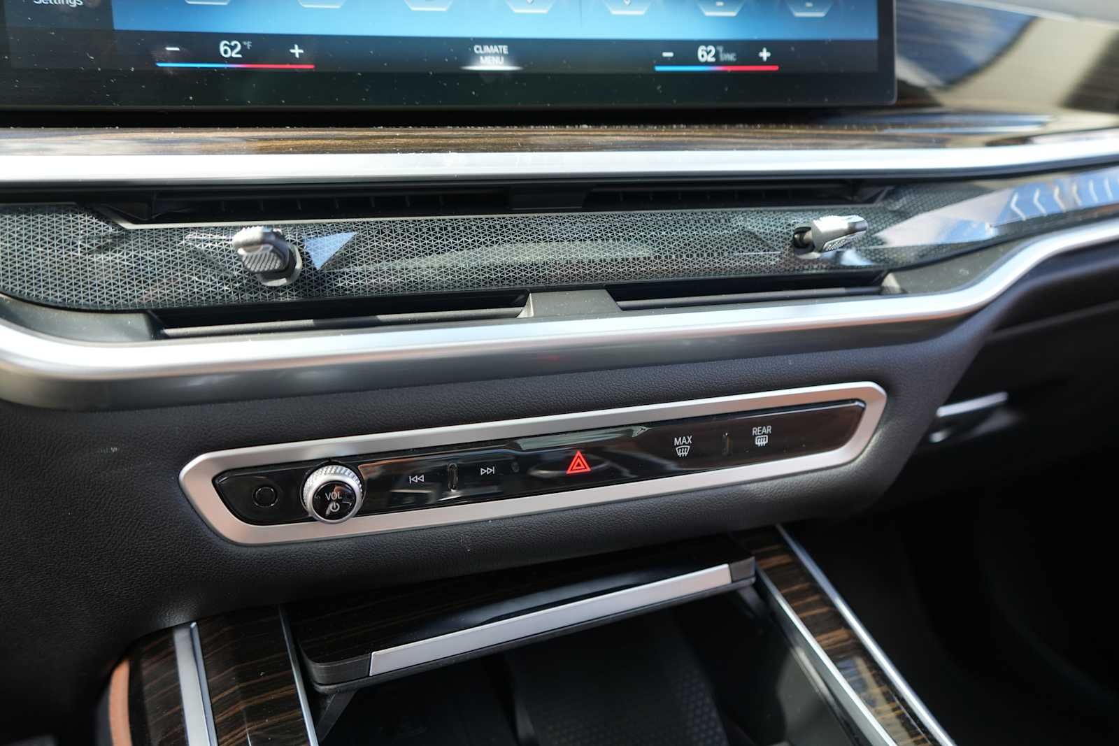 2023 BMW X7 xDrive40i Sports Activity Vehicle