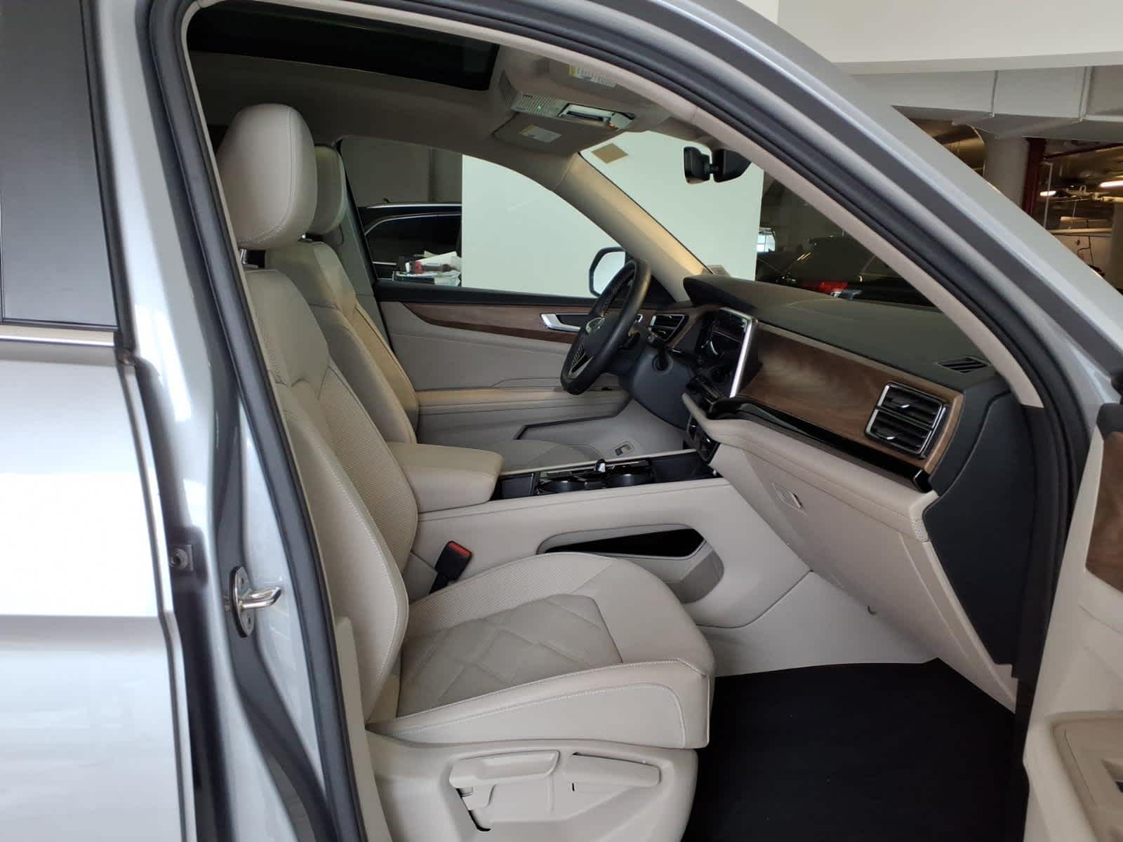2024 Volkswagen Atlas 2.0T SE w/Technology FWD