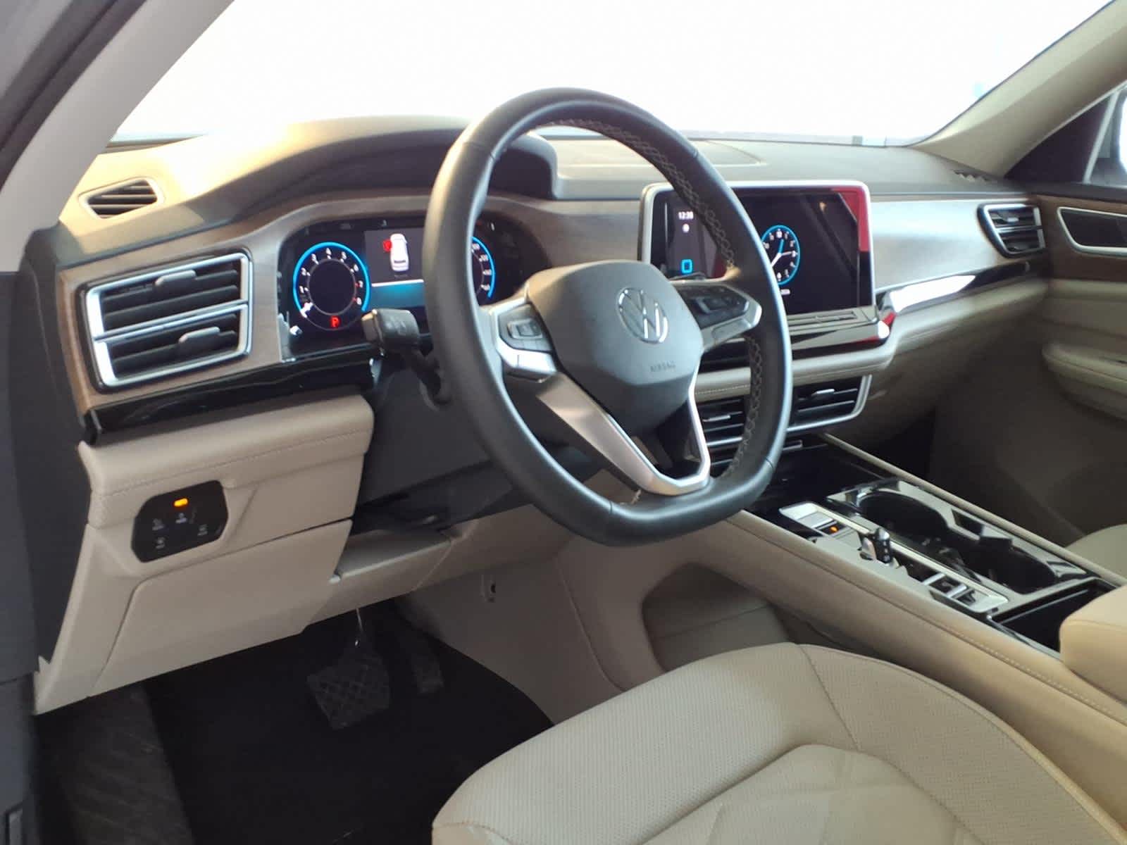2024 Volkswagen Atlas 2.0T SE w/Technology FWD