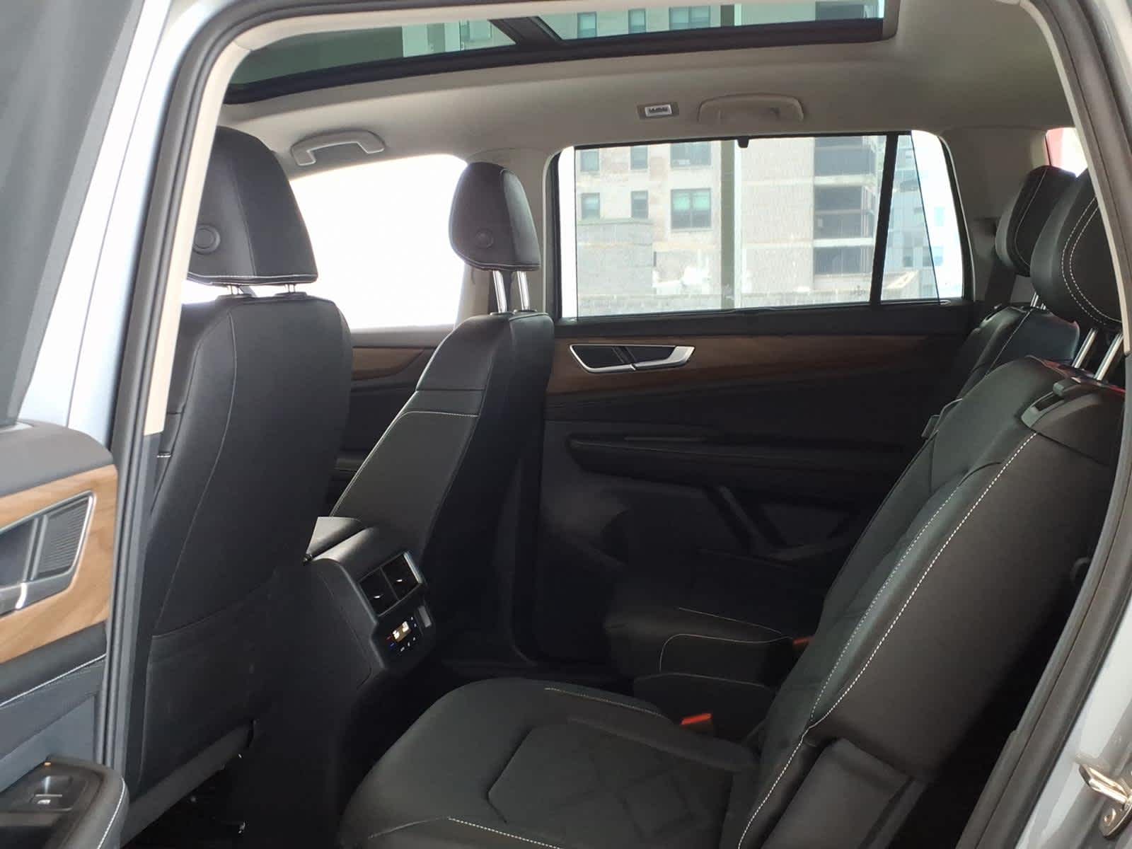 2026 Volkswagen Atlas 2.0T SE w/Technology 4MOTION
