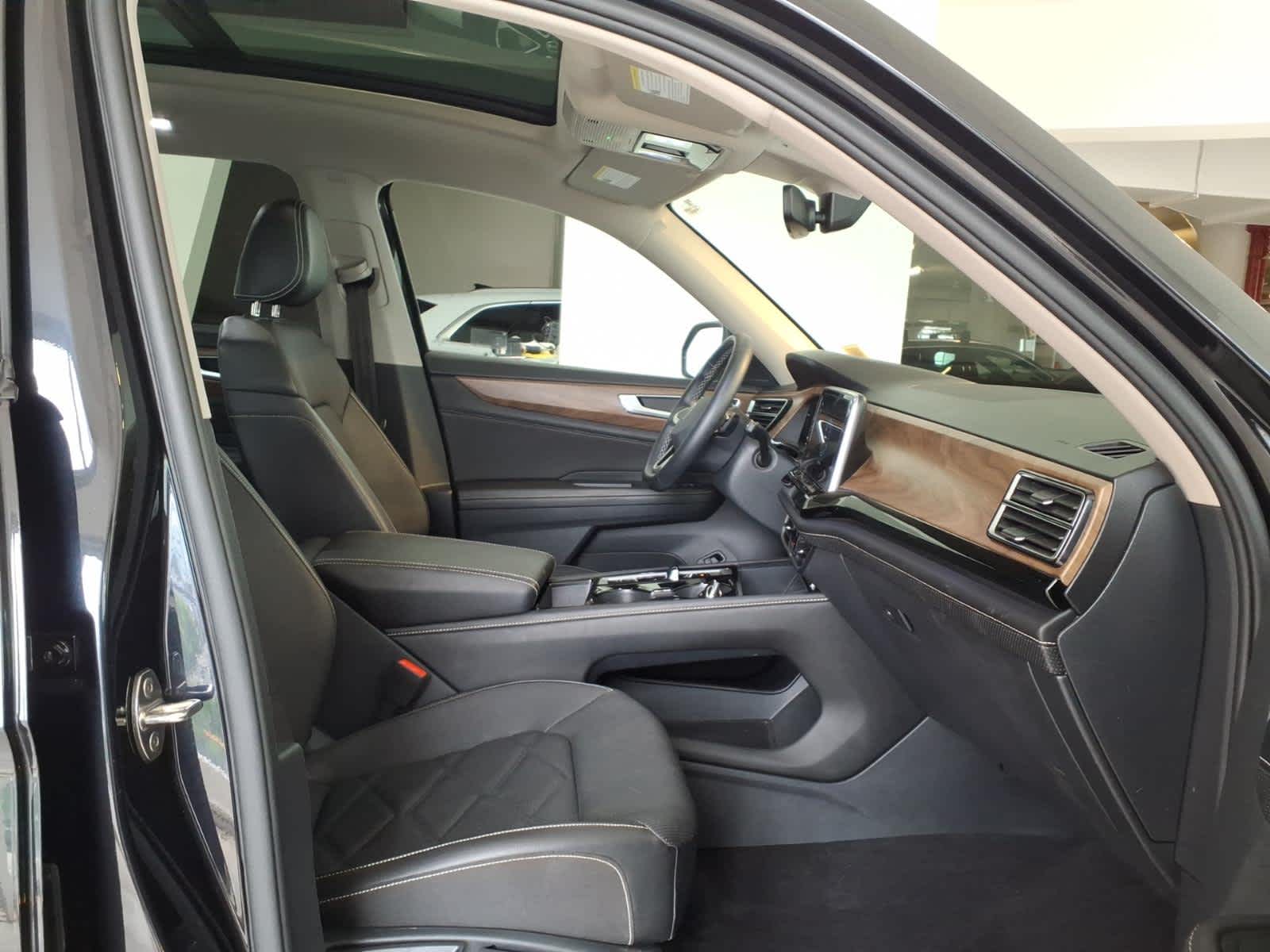 2024 Volkswagen Atlas 2.0T SE w/Technology 4MOTION