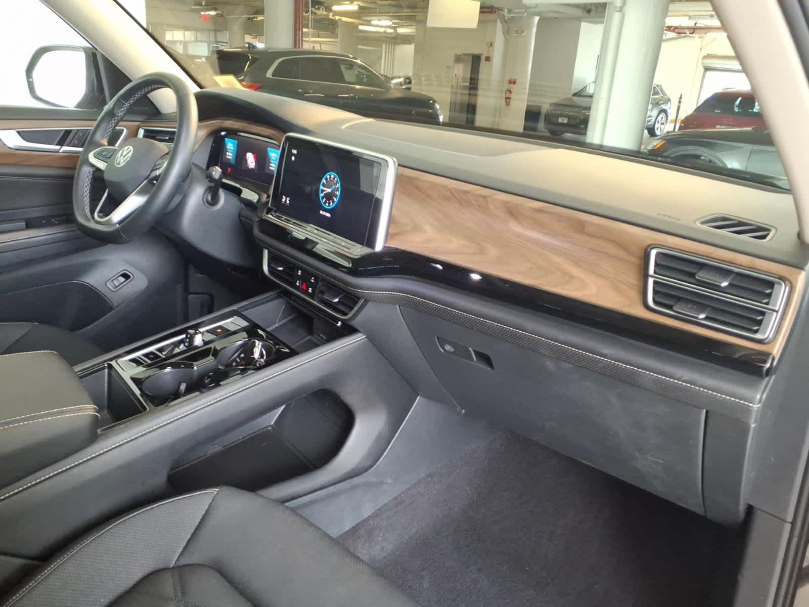 2024 Volkswagen Atlas 2.0T SE w/Technology 4MOTION