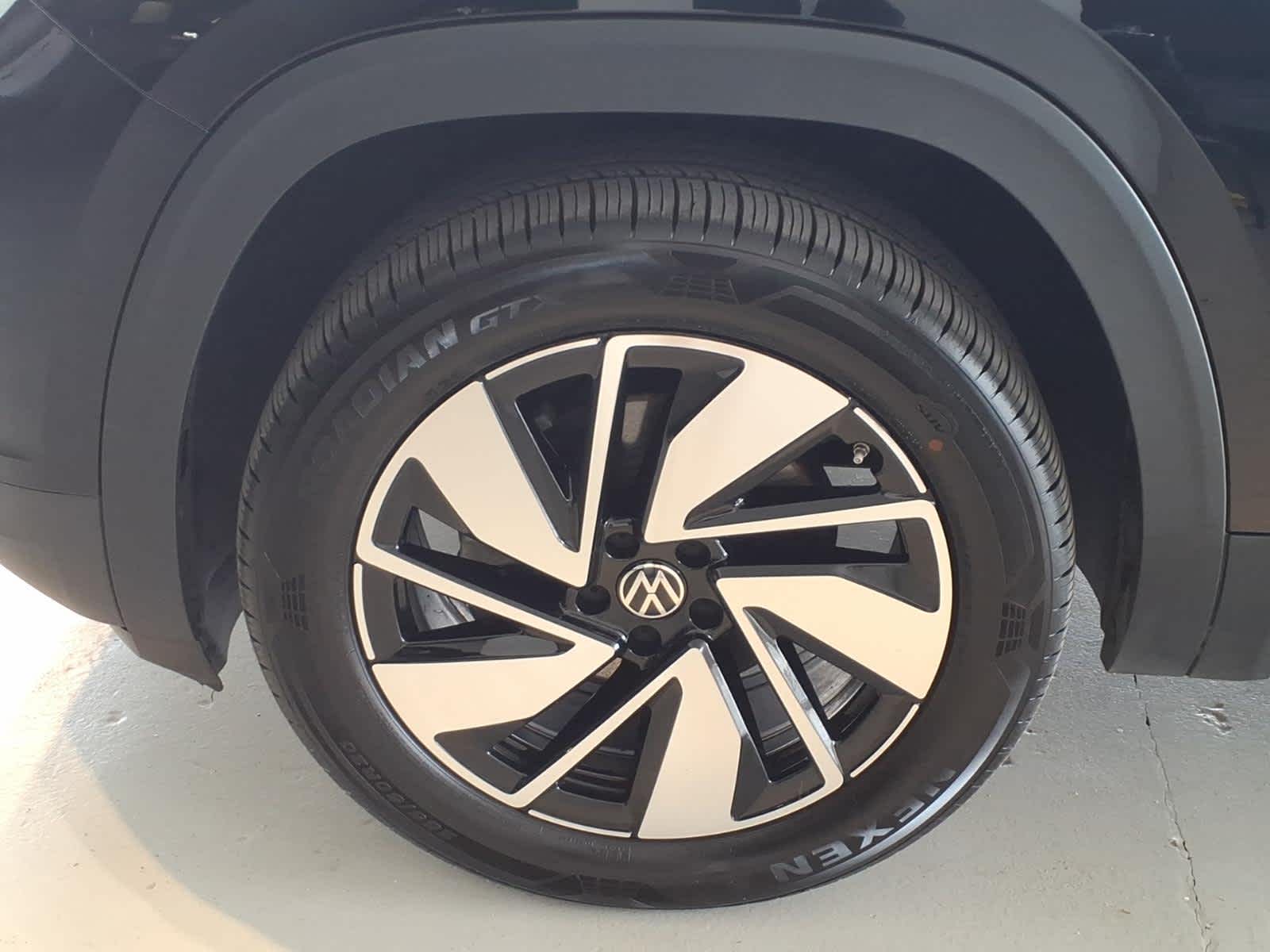 2024 Volkswagen Atlas 2.0T SE w/Technology 4MOTION