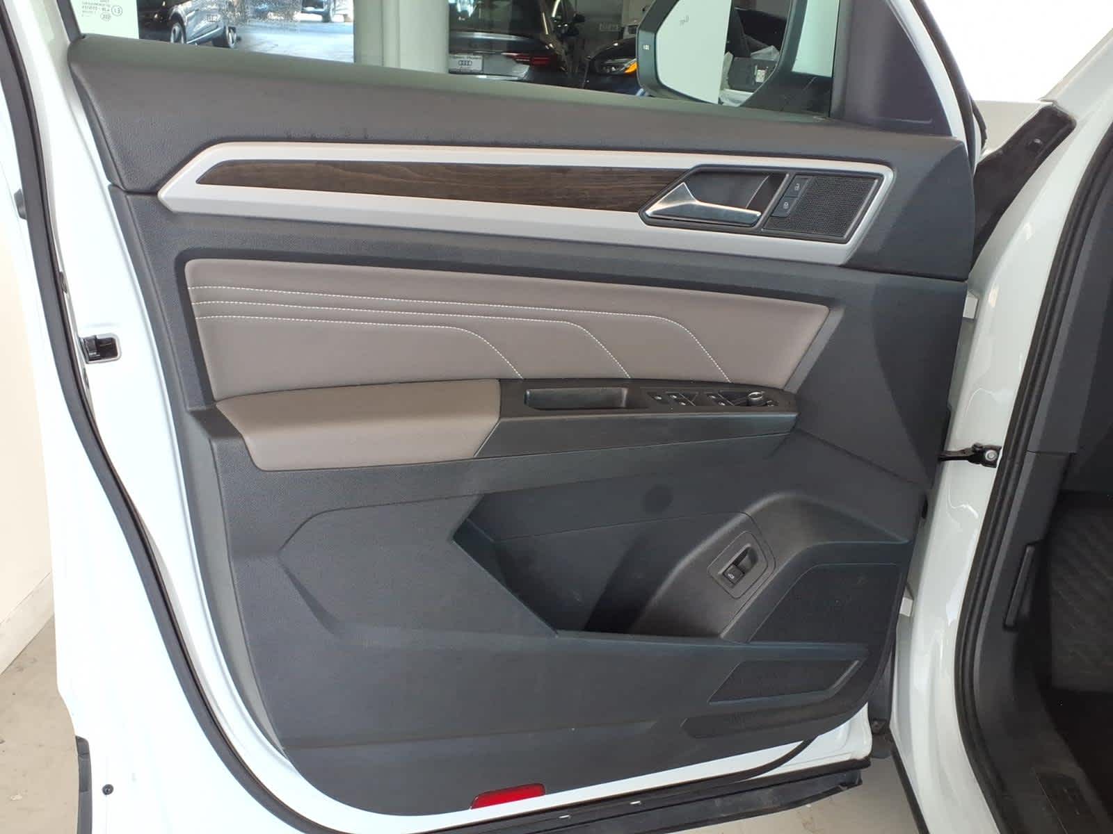 2023 Volkswagen Atlas 3.6L V6 SE w/Technology 4MOTION