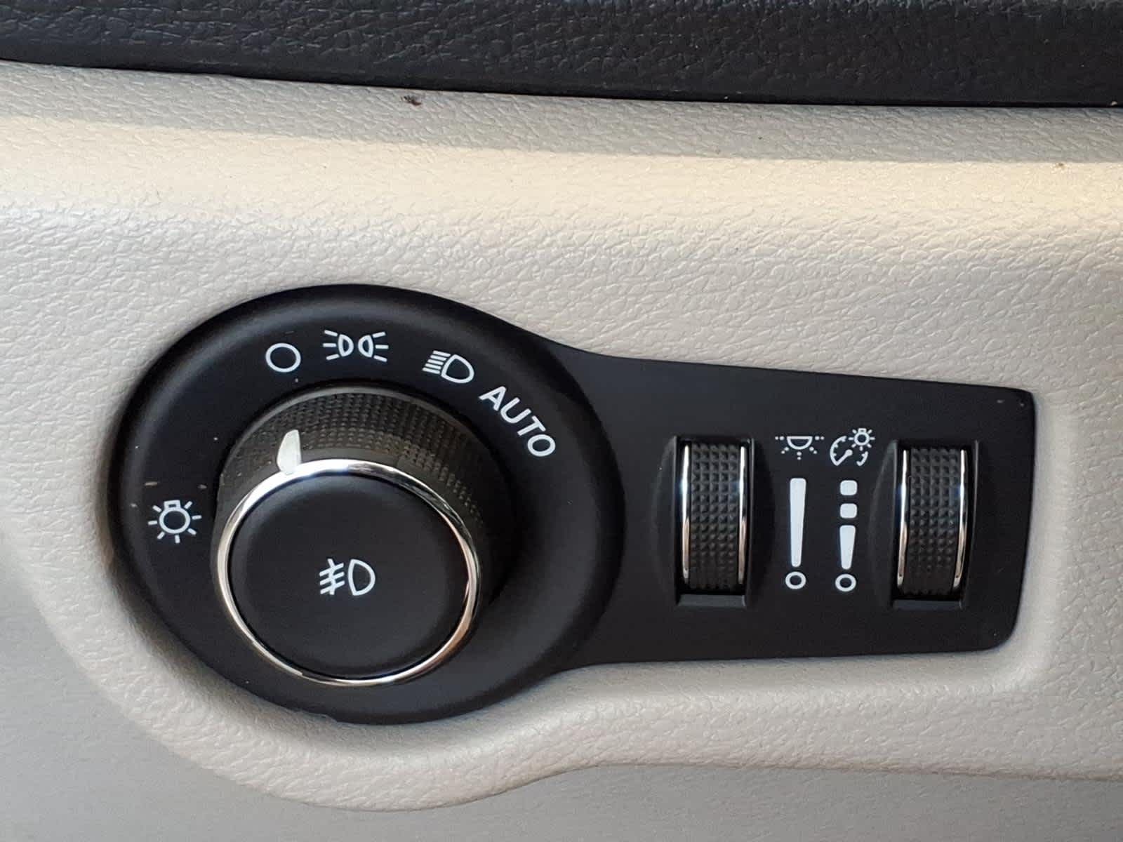 2018 Chrysler Pacifica Hybrid Limited FWD