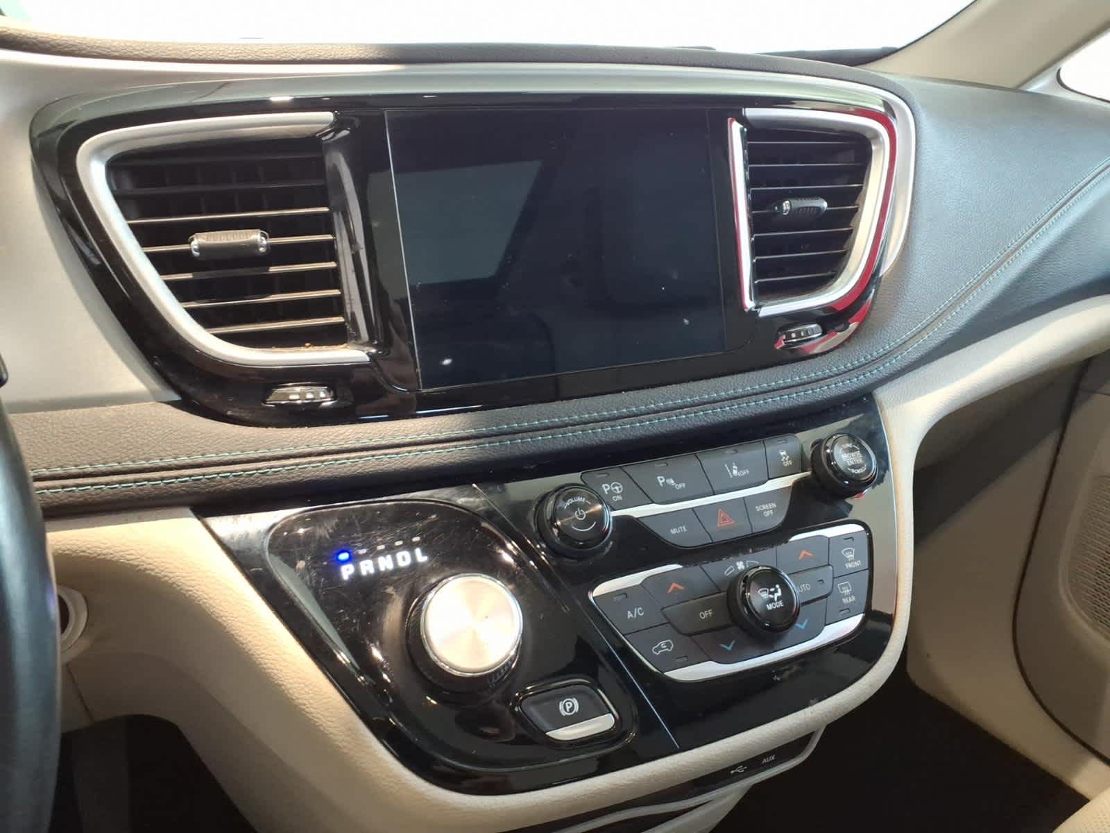 2018 Chrysler Pacifica Hybrid Limited FWD