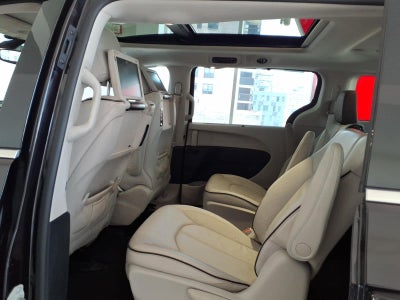 2018 Chrysler Pacifica Hybrid Limited FWD