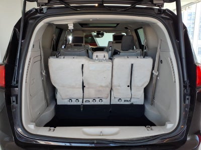 2018 Chrysler Pacifica Hybrid Limited FWD