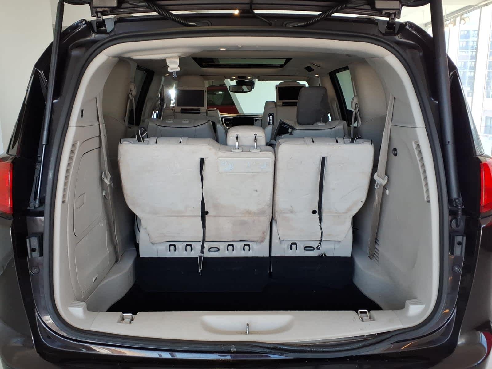 2018 Chrysler Pacifica Hybrid Limited FWD