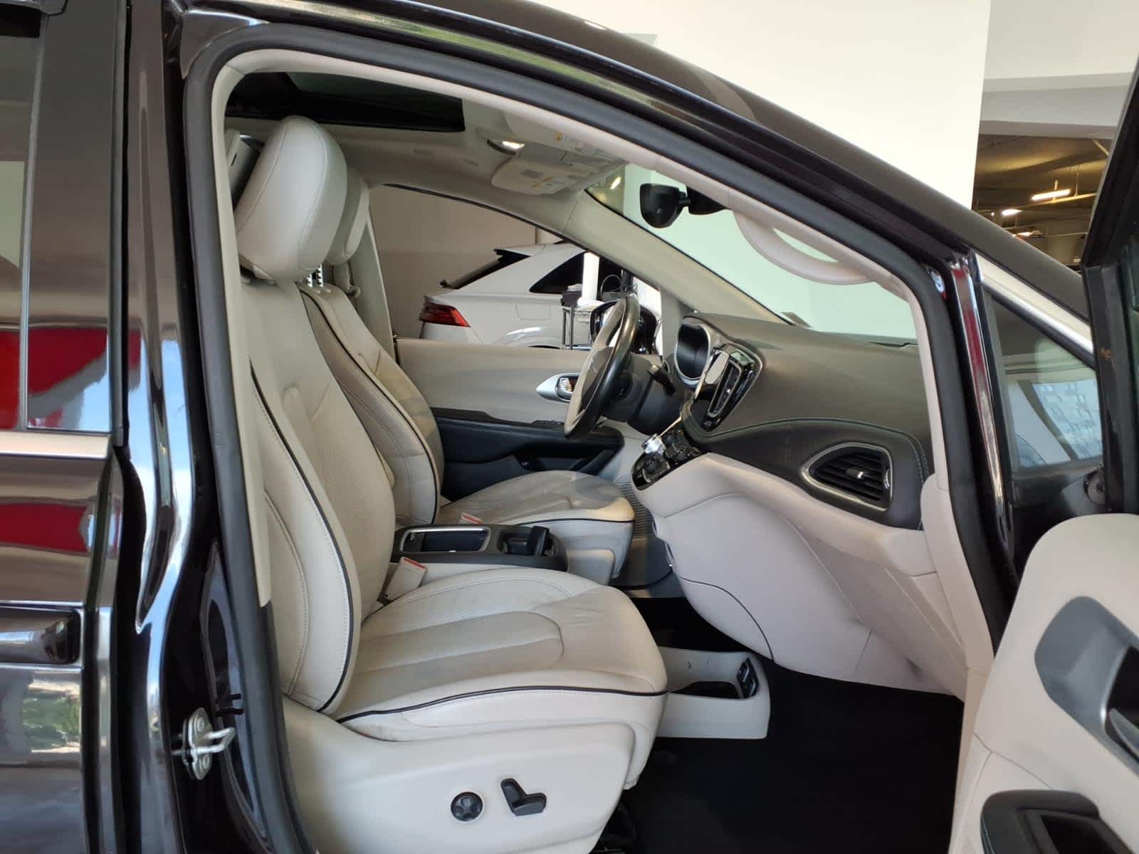 2018 Chrysler Pacifica Hybrid Limited FWD