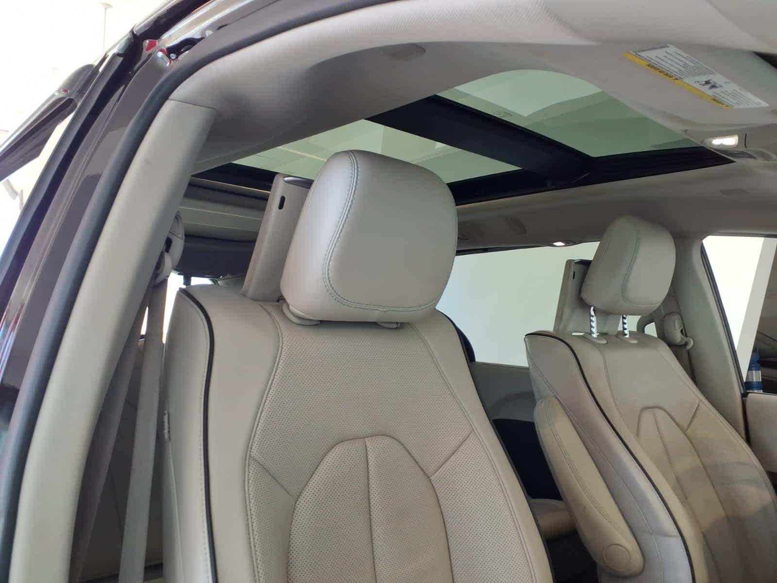 2018 Chrysler Pacifica Hybrid Limited FWD